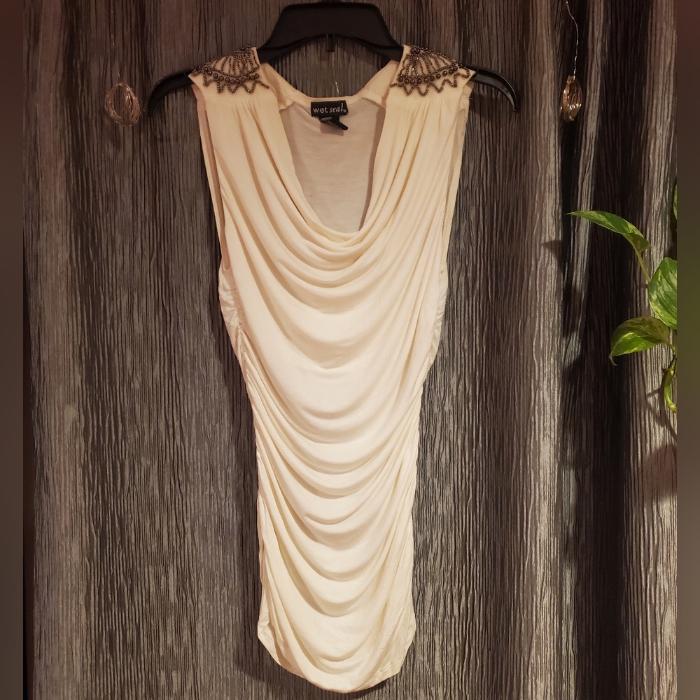 Sleveless top